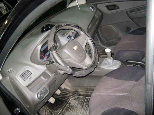Chevrolet Cobalt - Вид салона автомобиля до начала монтажа автосигнализации.