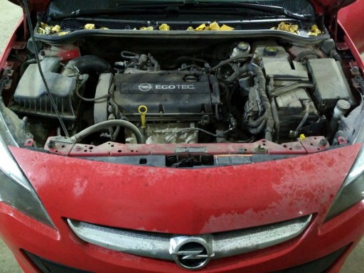 Opel Astra J 1.6L (A16XER) - Внешний вид двигателя