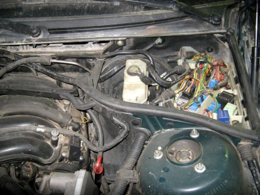 BMW 318i E46, двигатель N42, ЭБУ Bosch ME9.2 - Чип-тюнинг. Где находится ЭБУ двигателя?