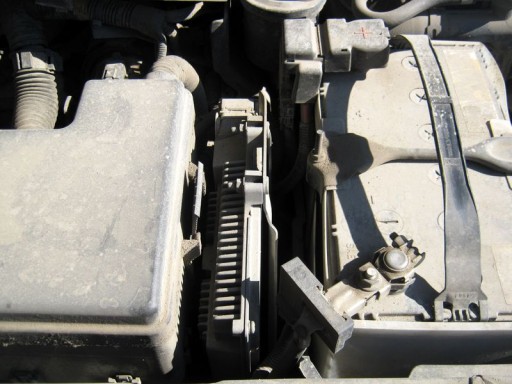 Nissan Patorl Y62 5.6L - Блок управления двигателем находится под капотом