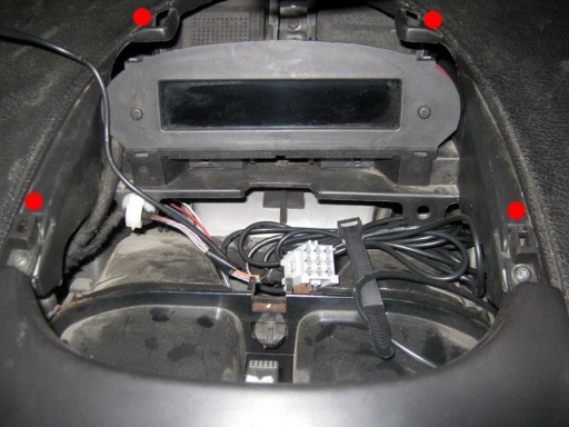Peugeot 206 - Снимаем резистор отопителя салона. Шаг 1