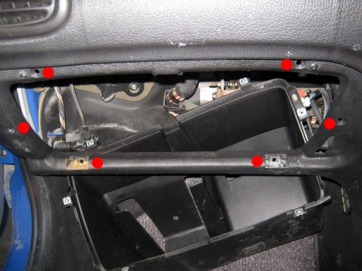 Peugeot 206 - Снимаем резистор отопителя салона. Шаг 4