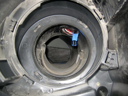 Peugeot 206 - Снимаем резистор отопителя салона. Шаг 8
