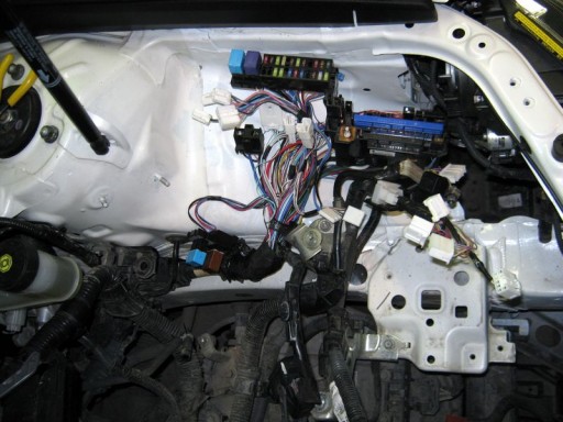 Toyota Camry XV50 - Сгорело интегрированное реле и проводка под капотом