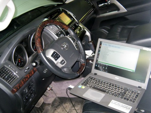 Toyota Land Cruiser 200 4.5L TD V8 (1VD-FTV) - Подключение компьютера к автомобилю