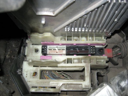Volvo XC90 c двигателем 2.5L Turbo (B5254T2) и ЭБУ Bosch ME7.0.1 - Как снять блок управления