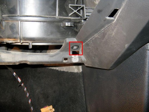 VW Passat CC - Снятие вентилятора печки
