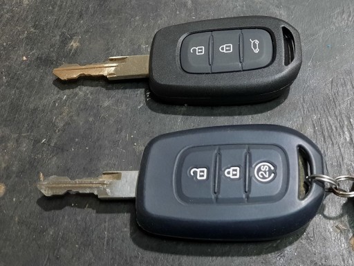 Renault Duster Phase 2 - Два ключа, оригинальный и ключ с AliExpress