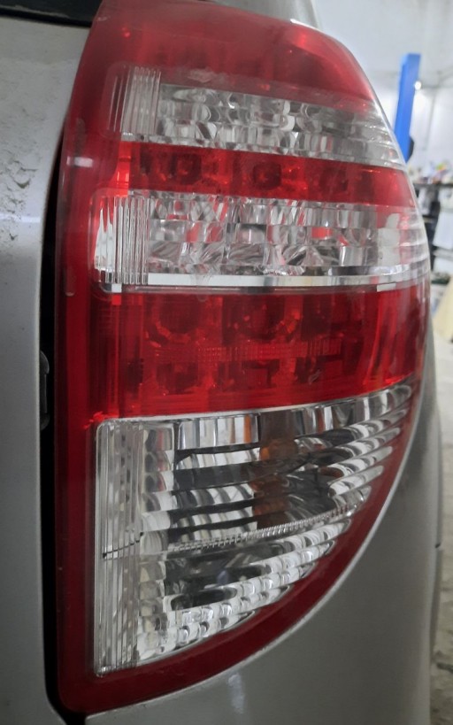 Toyota RAV4 ACA33 2.4L - Внешний вид задних фонарей